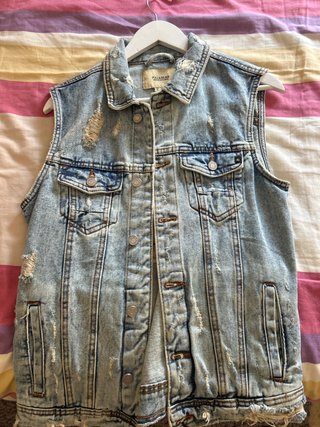 Chaleco vaquero Pull&Bear roto