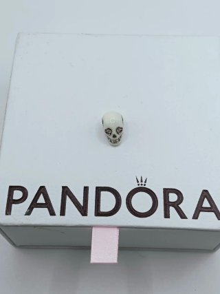 Charm Calavera Brilla en la oscuridad Pandora