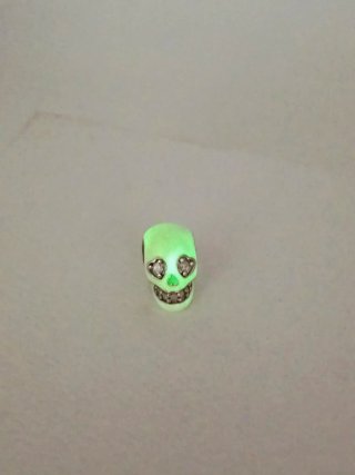 Charm Calavera Brilla en la oscuridad Pandora