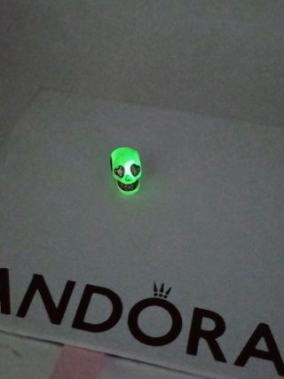 Charm Calavera Brilla en la oscuridad Pandora