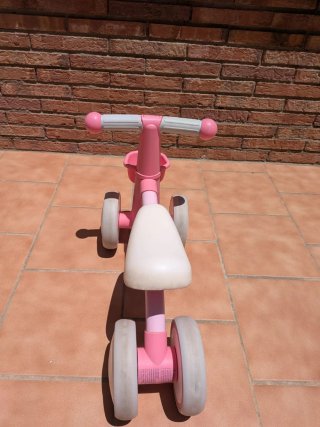 Correpasillos UMATOLL rosa con cestita