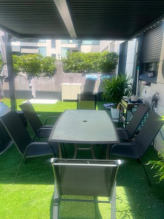 Mesa y 6 sillas de jardín cristal y metal