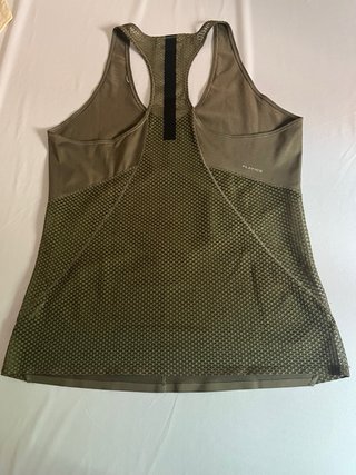 Camiseta deportiva Reebok verde oliva