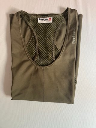 Camiseta deportiva Reebok verde oliva
