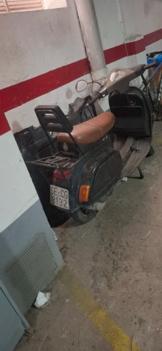 Vespa 75 Negra Marrón