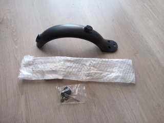 Guardabarros trasero + tornillos y llave