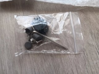 Guardabarros trasero + tornillos y llave