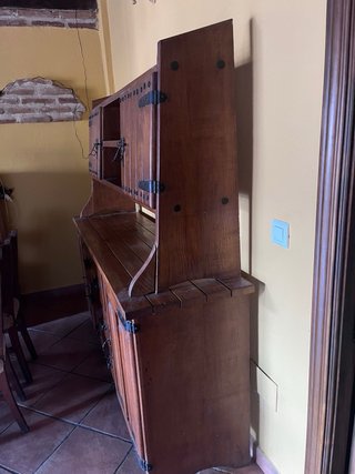 Mueble de madera rústico