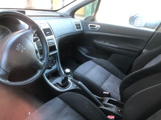 Peugeot 307 2002 arranca pero con averías