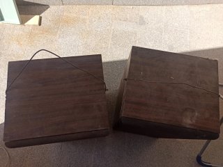 Dos altavoces retro negros