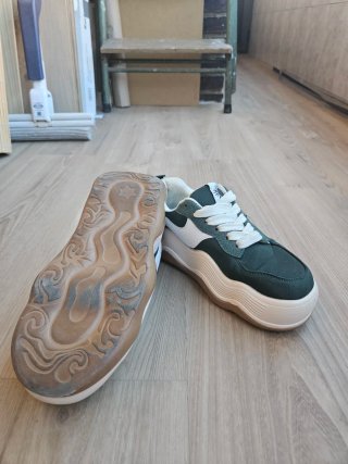 Zapatillas suela ondulada verde y blanco