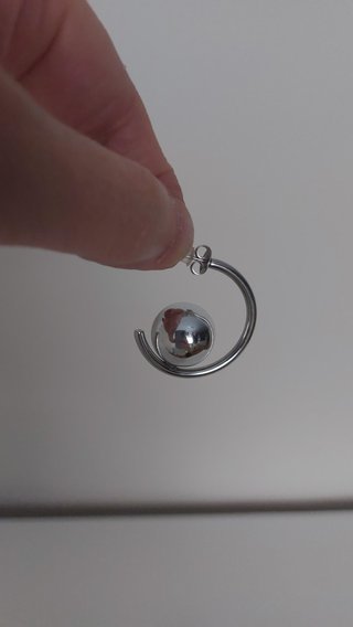 Pendientes de diseño moderno en acabado plateado