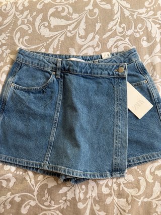 Falda pantalón vaquera Zara y camisa denim
