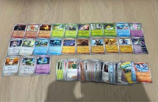 Lotto 169 carte Pokémon + accessori