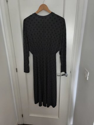 Vestido midi Zara verde conlunares negros