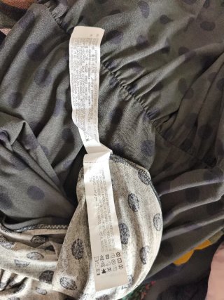 Vestido midi Zara verde conlunares negros
