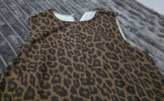 Vestido corto sin manga de leopardo