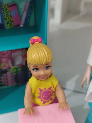 Lote Barbie e Chelsea Scuola