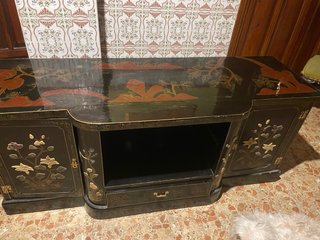 Mueble antiguo grabado madera