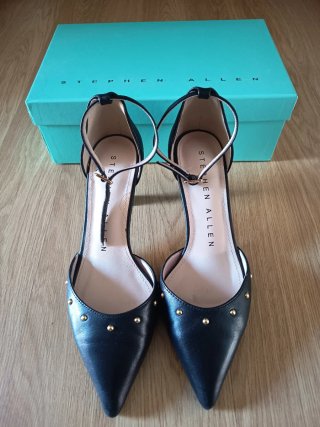 Zapatos Stephen Allen Negros con Tachuelas Doradas