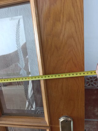 Puertas de madera con cristales decorados