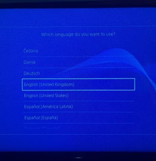 Sony PS4 Pro Negra, mandos y juegos.