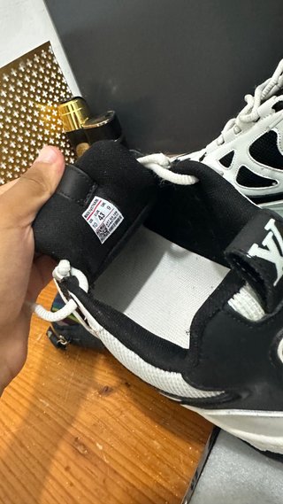 Zapatillas Louis Vuitton Negras y Blancas
