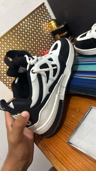 Zapatillas Louis Vuitton Negras y Blancas