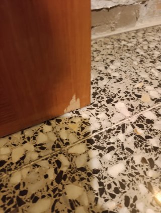 Puerta de madera con cristal