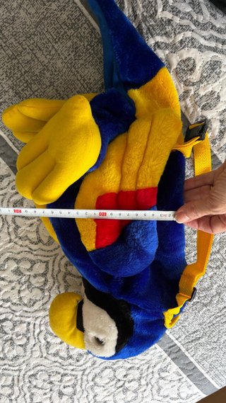 Mochila loro azul y amarillo. Nueva