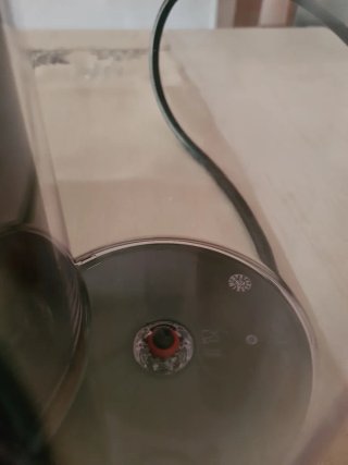 Cafetera Nespresso Blanca y Negra