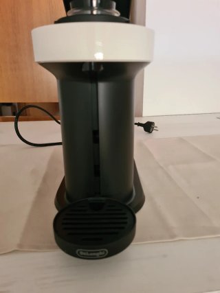 Cafetera Nespresso Blanca y Negra