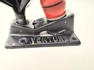 Ejes Venture 5.2 Low Negros Skateboard (7.75-8.25)
