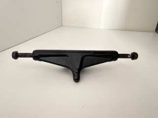 Ejes Venture 5.2 Low Negros Skateboard (7.75-8.25)