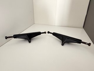 Ejes Venture 5.2 Low Negros Skateboard (7.75-8.25)