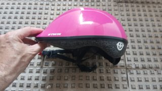 Casco infantil rosa para bicicleta