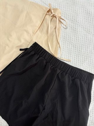 Conjunto falda pantalón beige y negro