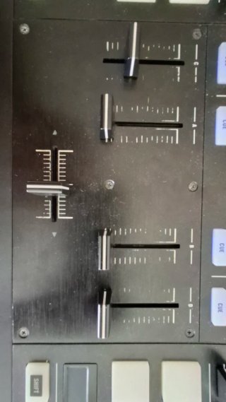 Controlador DJ Traktor Kontrol S8 t