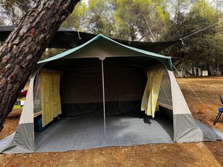 Remolque Tienda Comanche Florida en buen estado