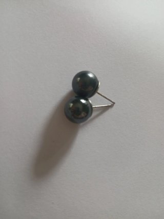 Pendientes grises y plateados