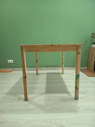 Mesa de comedor de madera