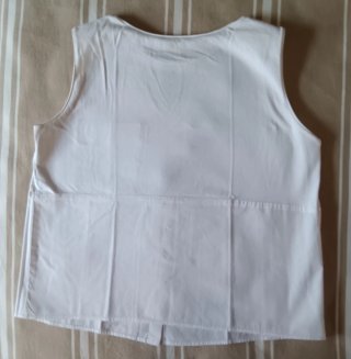 Camiseta blanca sin mangas