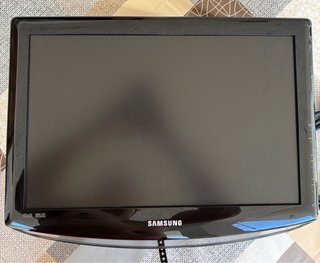 DOS TVs Samsung 26 y 19 pulgadas + Decodificador