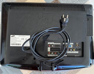 DOS TVs Samsung 26 y 19 pulgadas + Decodificador
