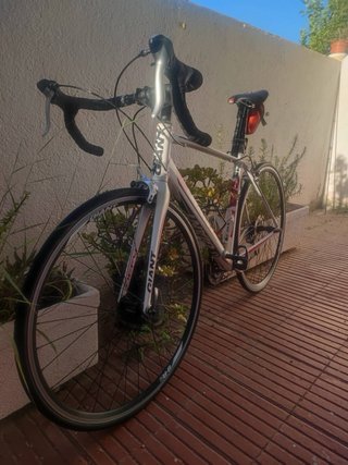 Bicicleta Carretera Giant Defy Blanca