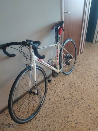 Bicicleta Carretera Giant Defy Blanca