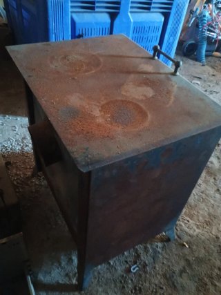 Estufa de leña metálica