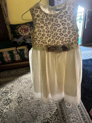 Vestido de fiesta dorado y blanco