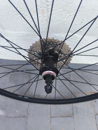Rueda trasera carretera con piñonera