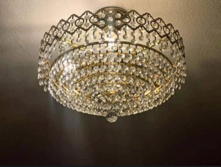 Lámpara de cristal de roca dorada
